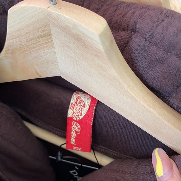 *SOLD* Apple Bottoms Sweater - Picture 7 of 7